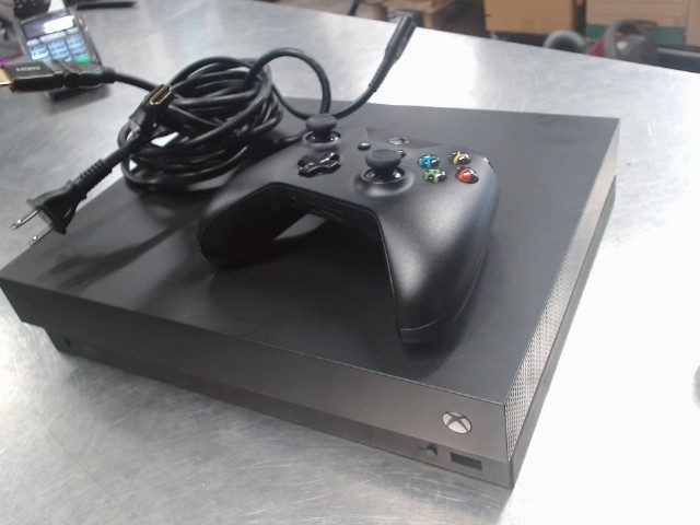 Xbox one x noire + fils 781gb
