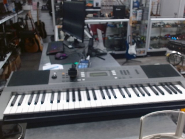 Piano yamaha gris + chargeur