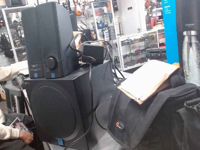 Yamaha powered multimedia speaker