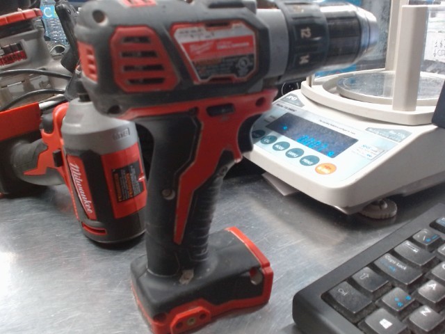 Milwaukee perceuse a battery