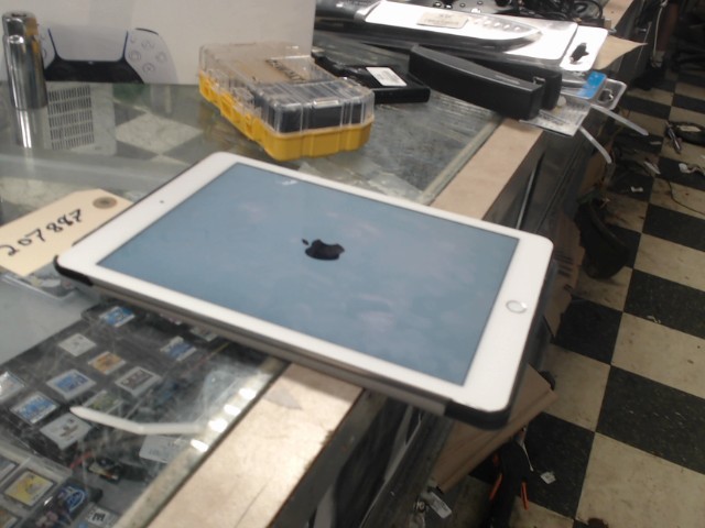 Ipad air 2 blanc bonne condition 64gb