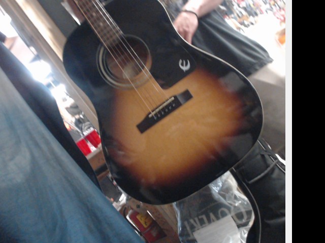Guit accoustique sunburst