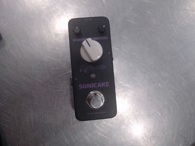 Mini amplificateur avec lettre mauve