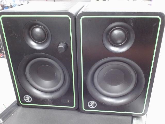 Paire de moniteur multi media