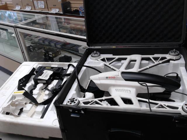 Drone dans grosse boite noir