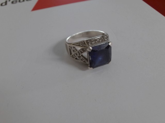 Bague en argent av pierre bleu