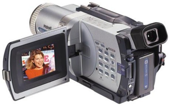 Vieille camera + acc + etui