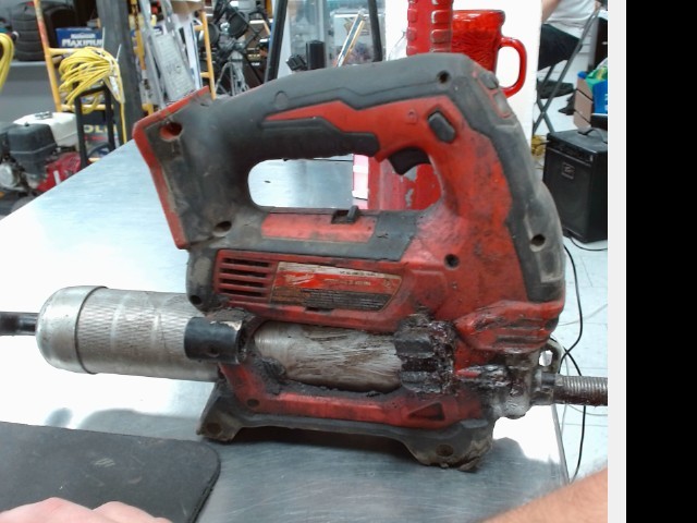 Milwaukee greace gun a batt