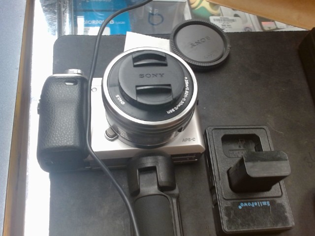 Appareil photo sony aps-c cx-6000