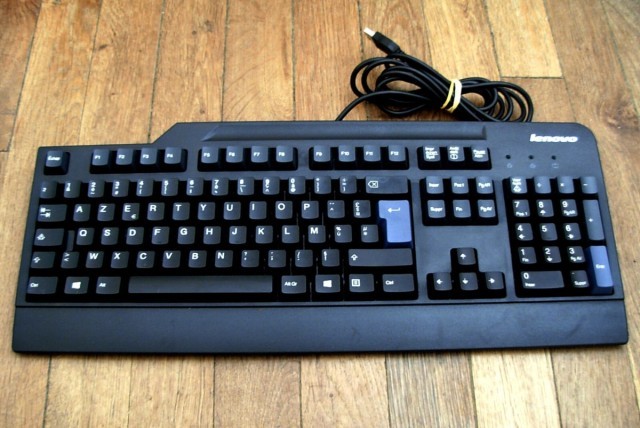 Clavier noir avec usb