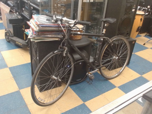 Velo hyrbid noir bonne condition