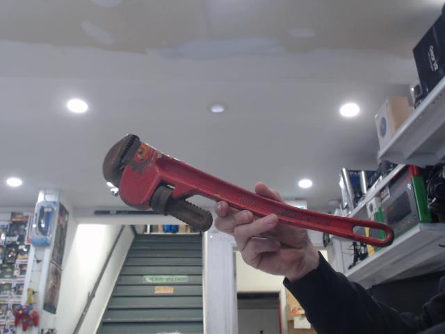 Pipe wrench