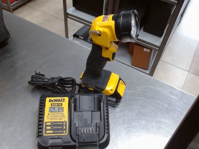 1x batt av charg 1x lampe dewalt