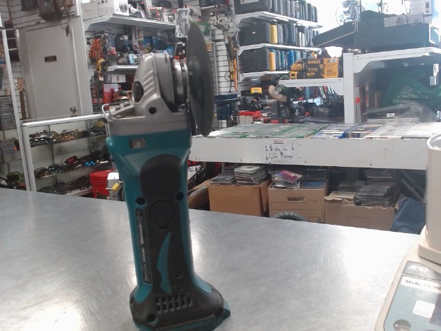 Angle grinder makita bga452 4 1/2''