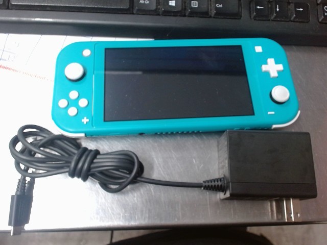 Switch turquoise avec chargeur