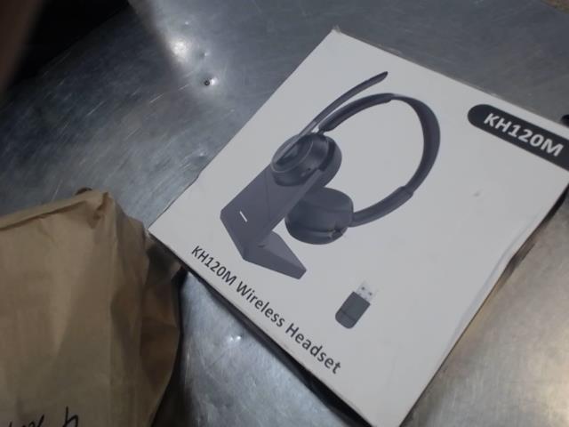 Ecouteur + clee usb + dock charg