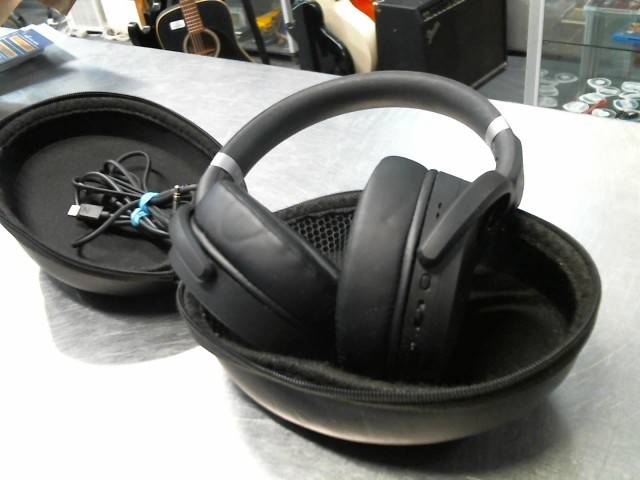 Black sennheiser headphones w acc