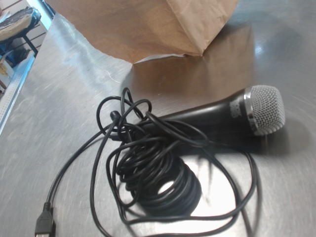 Rockband mic with wire