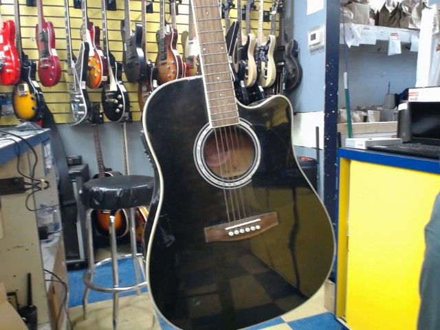Guitare acoustique avec amplie