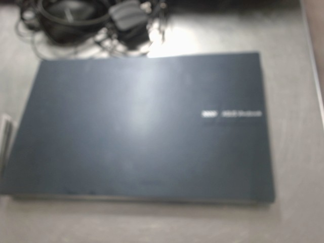 Laptop noir avec charger 475go