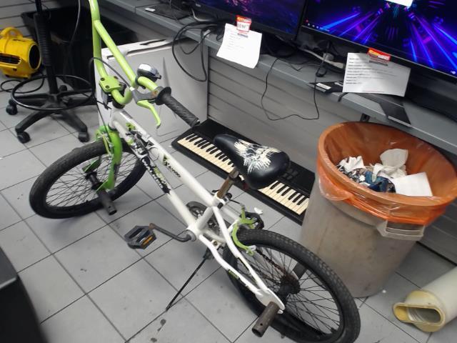 Velo avigo vert blanc (pas mal rouiller)