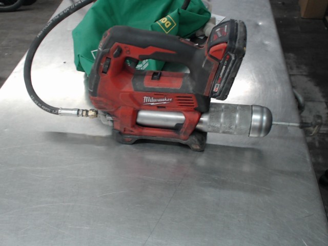 Graisseur milwaukee+batterie 2ah