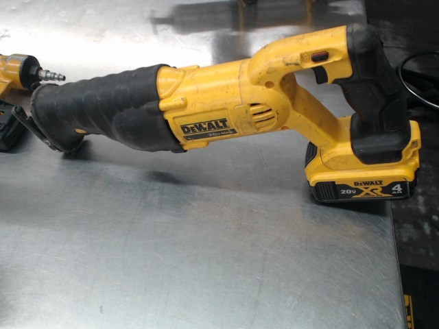 Sawzall dewalt avec batterie 4ah