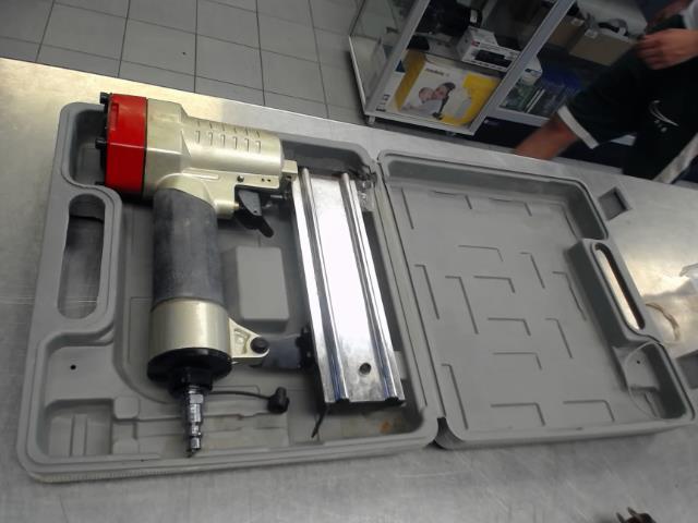 Gun a clou