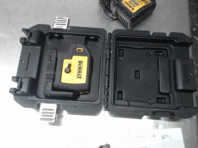 Laser dewalt dans coffre dw085