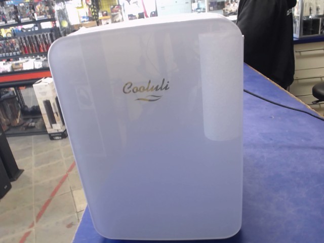 Petit frigo a/c 120v seulement