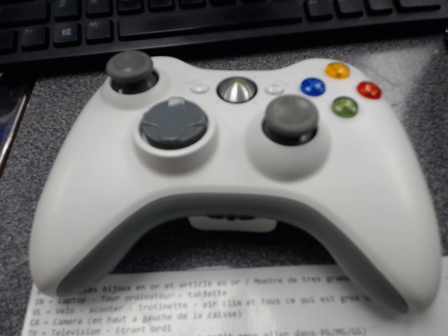 Manette xbox 360 blanch bonne condition