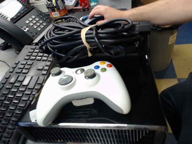 Xbox 360 console noire avec manette blan