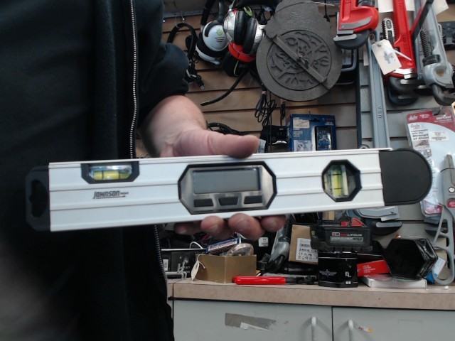 Digital angle locator