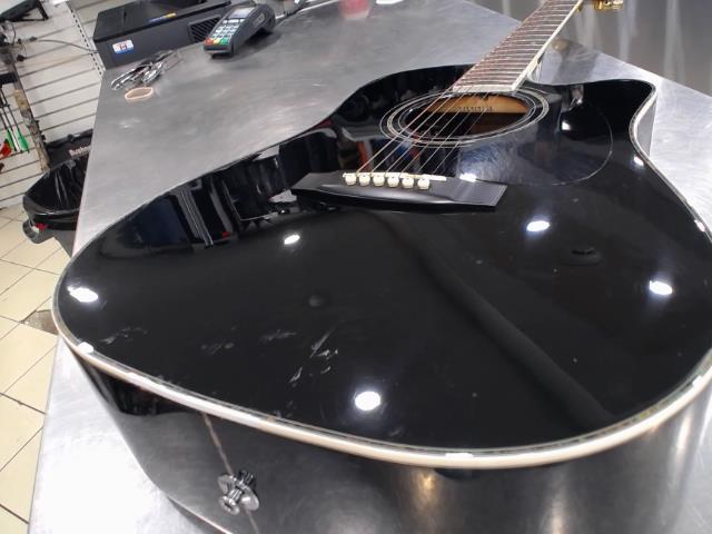 Guitare electroacoustique noir