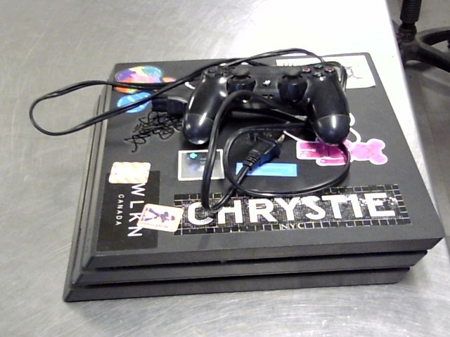 Ps4 pro 1tb used + manette