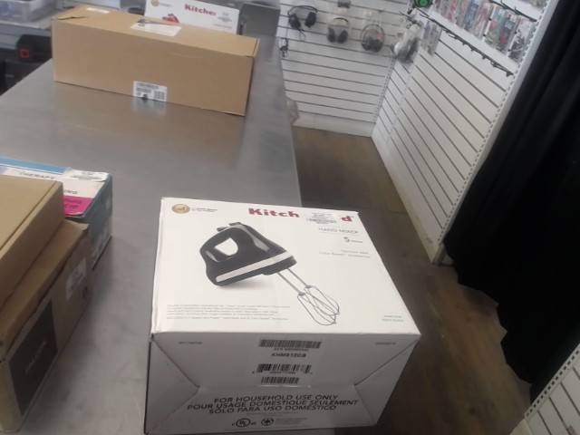 Hand mixer
