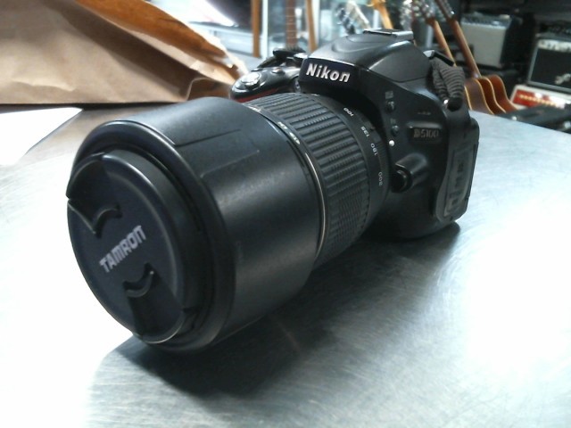 Camra digital nikon avec lent 180-300