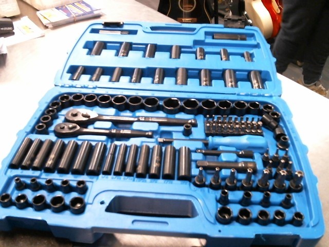 Boite d outils mastercraft bleu 122piece