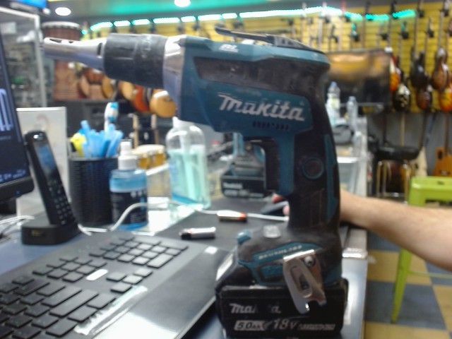 Drill makita avec baterry 5.0amps