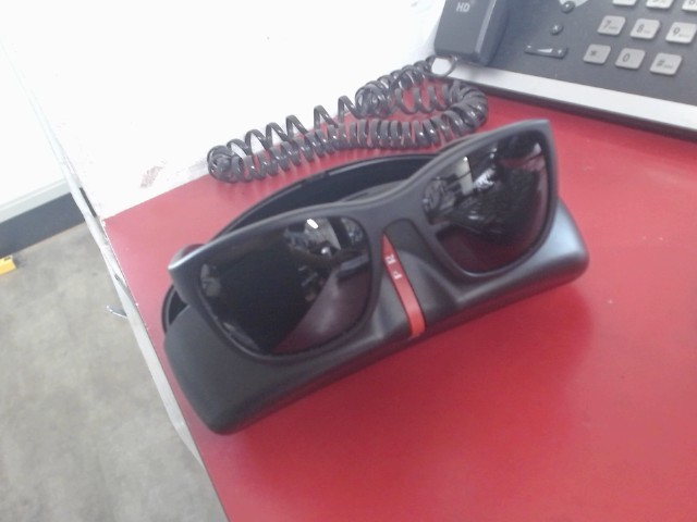 Lunette soleil prada noir+case