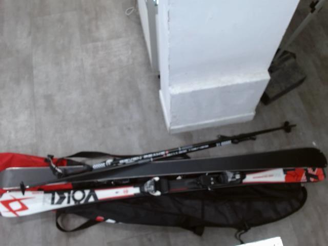 Pair de ski+baton+sac(casiment neuf)