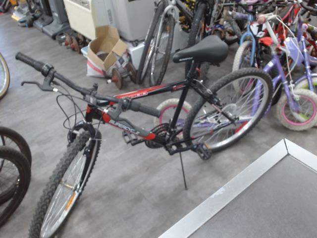 Velo supercycle rouge et noir