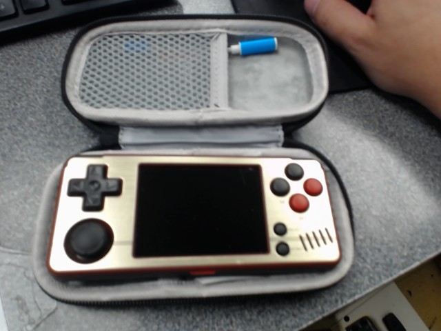 Petit console portatif