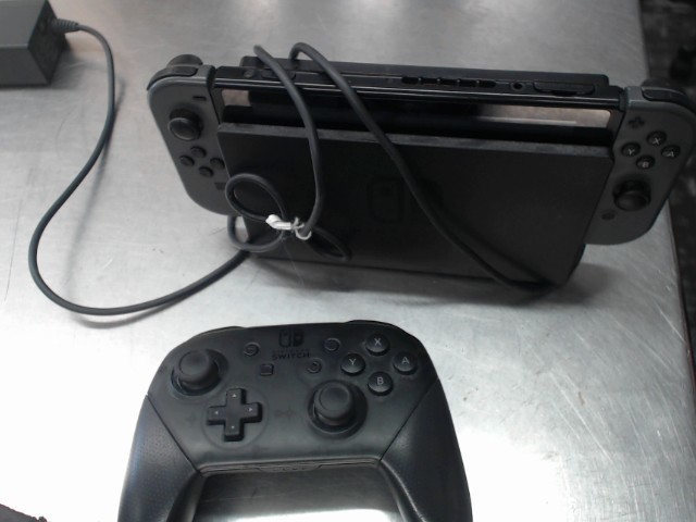 Nintendo switch avec doc+fils+manette