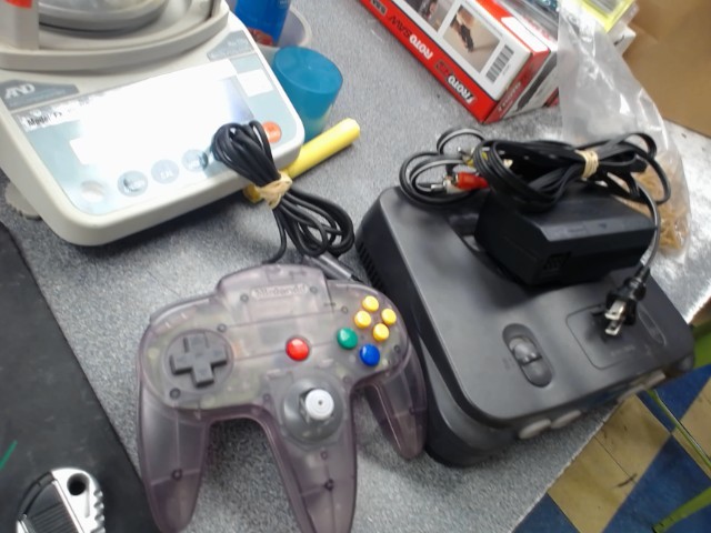 Nintendo 64 console avec manette et fils
