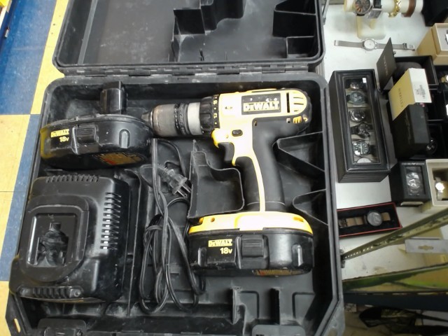 Drill dewalt avec 2 batterie et le caise