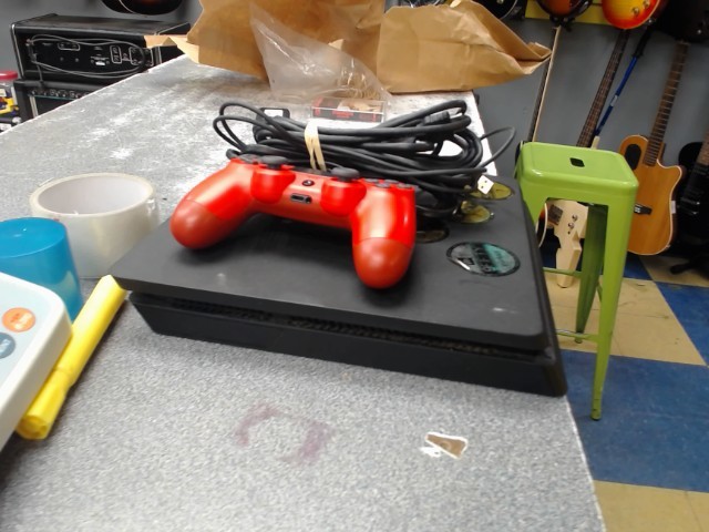 Ps4 slim avec manette et cable