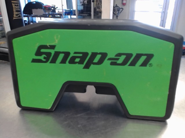 Snap-on speaker bluetooth