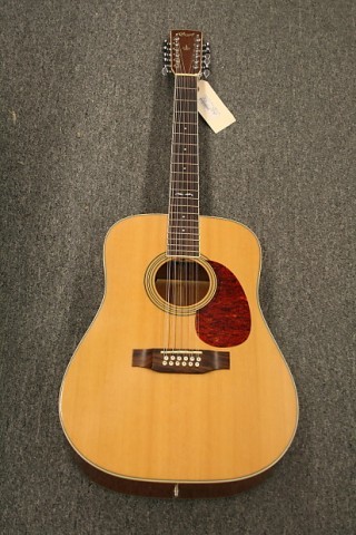 Guitare 12 corde tres bonne condition