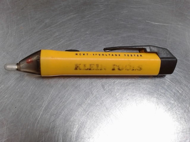 Voltage tester klein tools